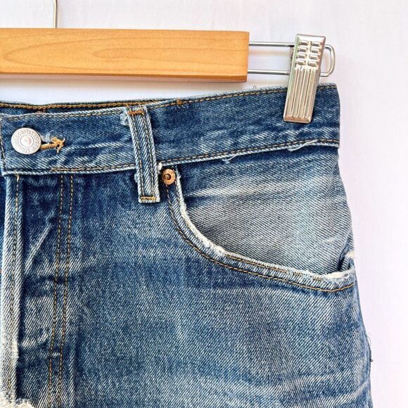 Levi's Denim Jean Shorts Frayed Raw Hem 100% Cotton Medium Wash - Picture 6 of 6